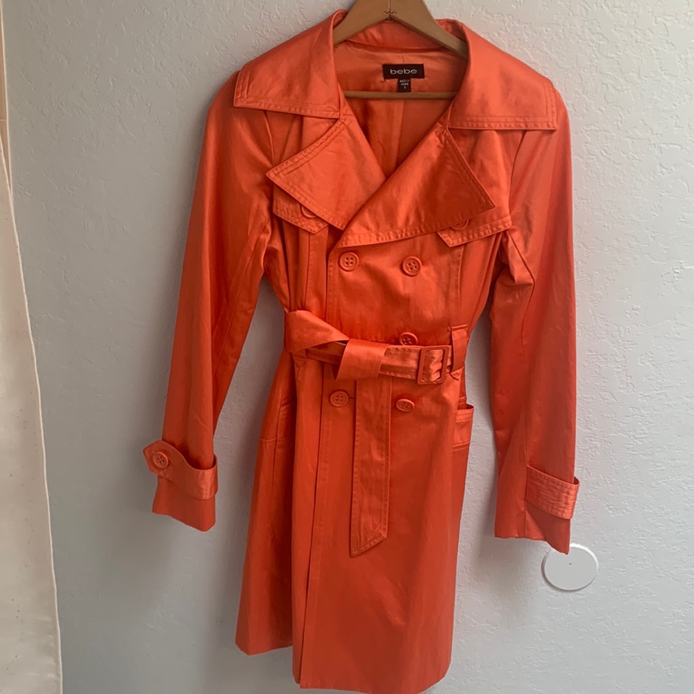 Bebe Belted Trench Coat Size S.  Retro-Orange.  Sheen and lightweight fabrics